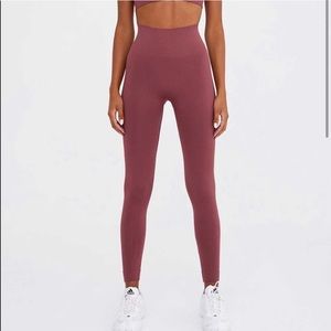 Set active canyon leggings in size small. Never used. Tag still on